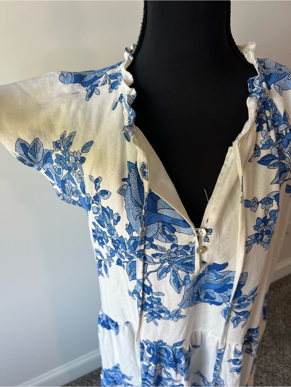 Women's White & Blue Floral Tiered Linen Dress Summer Beach Vacation - Picture 2 of 9
